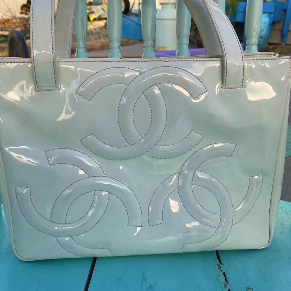 Chanel, patent leather, white shoulder bag.
